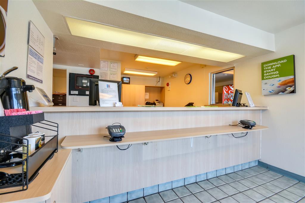 Rodeway Inn Tillmans Corner Interiør billede